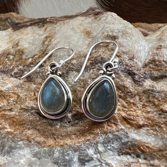 ❤️ Labradorite Bohemian Hippie Navajo Style 925 Dangle Earrings 1.10”L - 3.4Gm - Picture 1 of 11